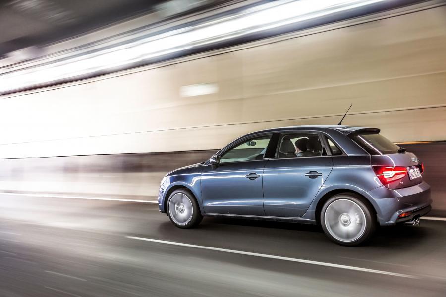  Audi A1 Sportback TFSI (8X) 2015 года  (AU) (фото 24 из 26)